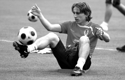 湖人112-124大败国王，东契奇累垮，詹皇走人倒计时，未来已属东契奇